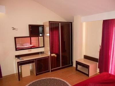 Park Side Hotel