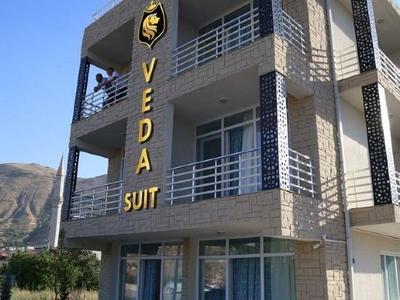 Veda Suit