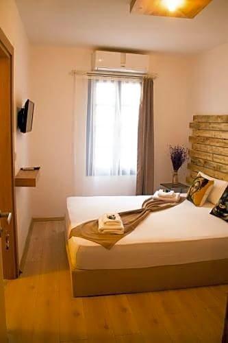 Lavinia Hotel