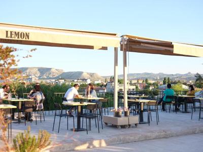 Lemon Cave Suite And Cafe