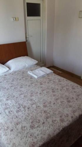 Bayrakli Otel