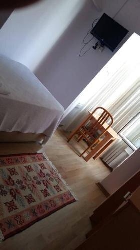Bayrakli Otel