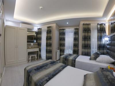 Crowned Hotel