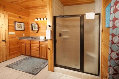 Majestic Manor - Five Bedroom Cabin