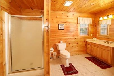 Majestic Manor - Five Bedroom Cabin