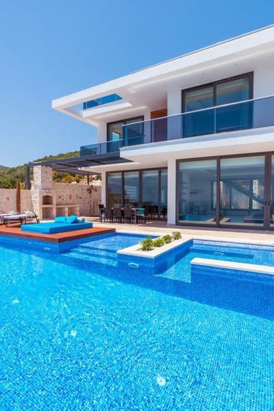 Villa Spectre by Akdenizvillam