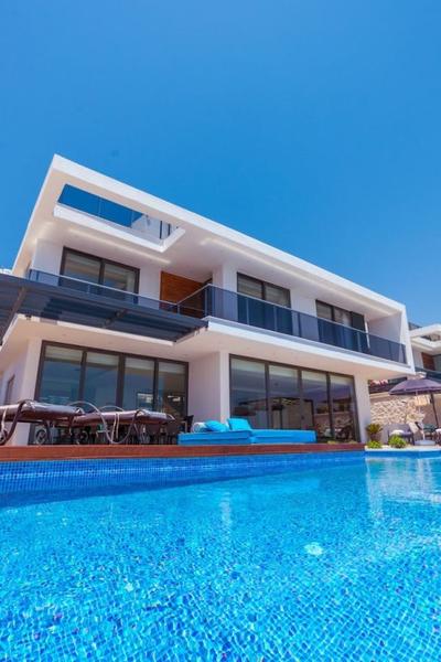 Villa Spectre by Akdenizvillam