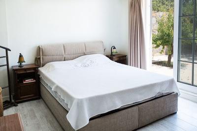 Important Group Villa Daisy