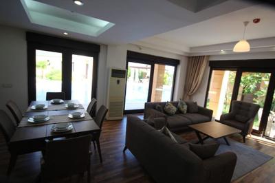 Villa Elm by Elm