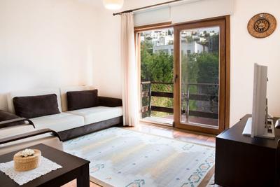 Important Group Villa Alaca