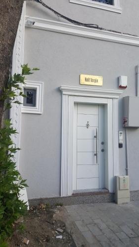 Halit Vargün Apart