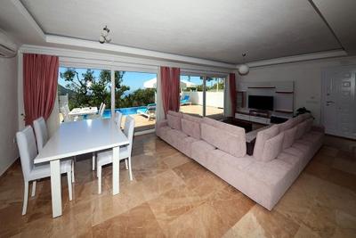 Villa Avar