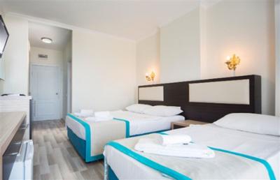 Grand Reina Beach Hotel