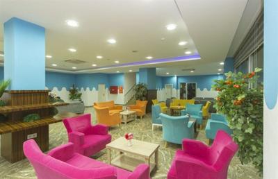 Grand Reina Beach Hotel