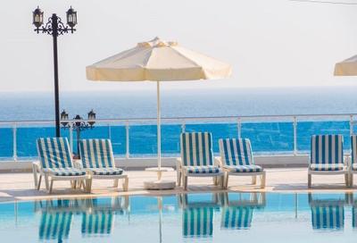 Grand Reina Beach Hotel