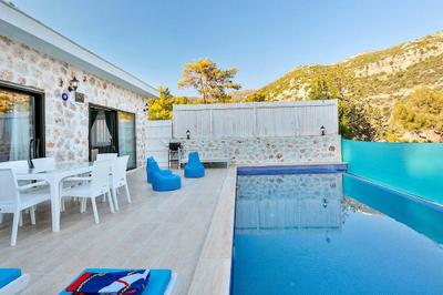Villa Stone 2