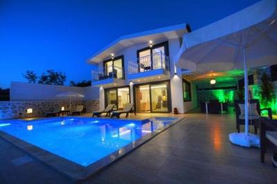 Aldora Villa