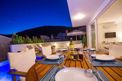 Villa Neo by Akdenizvillam