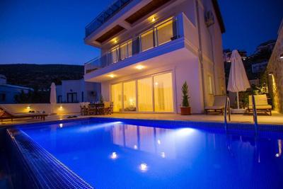 Villa Neo by Akdenizvillam