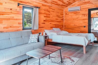 Mia Bungalove