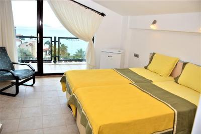 Villa Yellow
