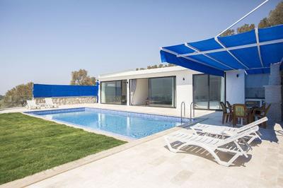 Villa Mutlu by Akdenizvillam