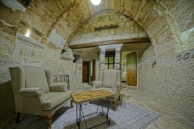Naraca Cave House