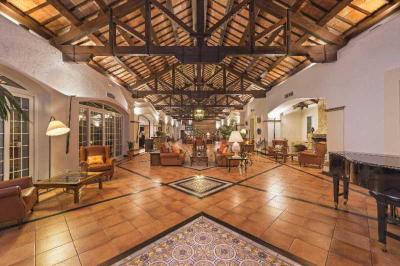 La Cala Resort