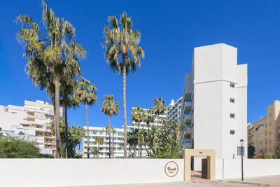 Hotel Parasol by Dorobe