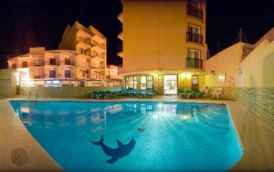 Hostal Adelino