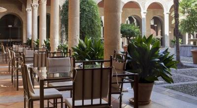 AC Palacio de Santa Paula Autograph Collection