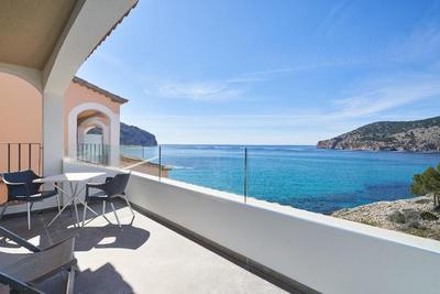 Cabau Bahia Camp de Mar Suites