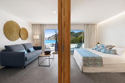 Cabau Bahia Camp de Mar Suites