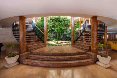 Valentin Grand Park Suite Hotel