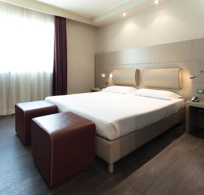Smart Hotel Holiday