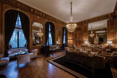Schlosshotel Berlin by Patrick Hellmann