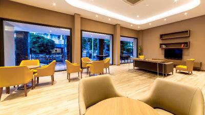Ada Julian Hotel