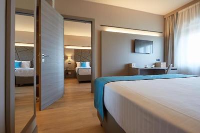 Dc Hotel International