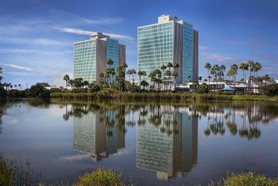 Doubletree by Hilton at the Entrance to Universal
