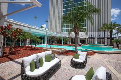 Doubletree by Hilton at the Entrance to Universal