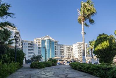 LAUR HOTELS EXPERIENCE and ELEGANCE