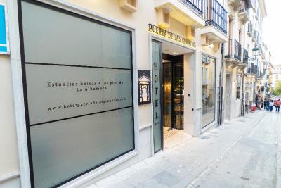 Puerta de las Granadas