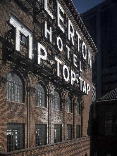 Warwick Allerton Hotel