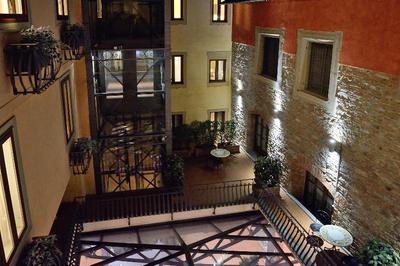 Alba Palace
