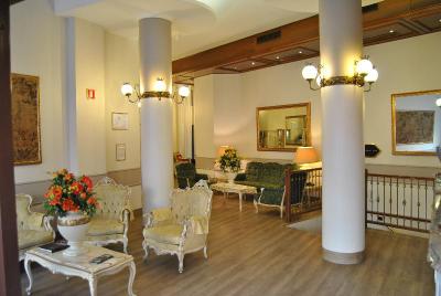 King - Mokinba Hotels