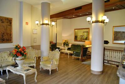 King - Mokinba Hotels
