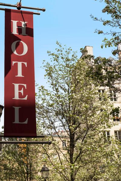 Hotel de Neuve by HappyCulture