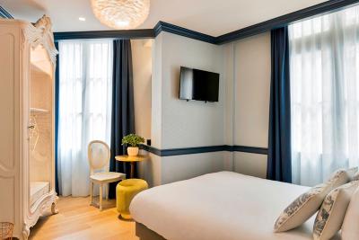 Hotel de Neuve by HappyCulture