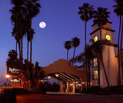 Buena Park Grand Hotel and Suites