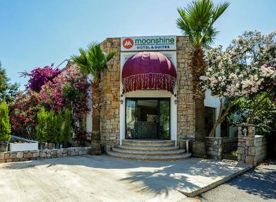 Moonshine Hotel and Suites